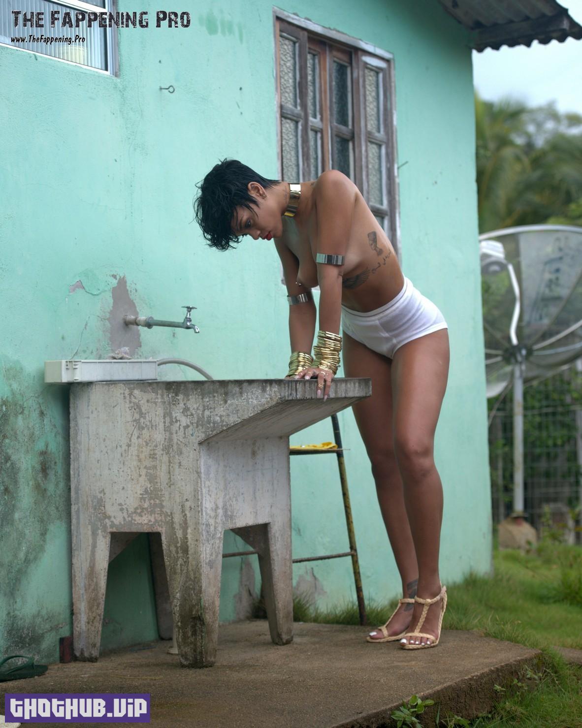 1694495596 234 Rihanna Nude Unpublished Outtakes From 2014 44 Photos