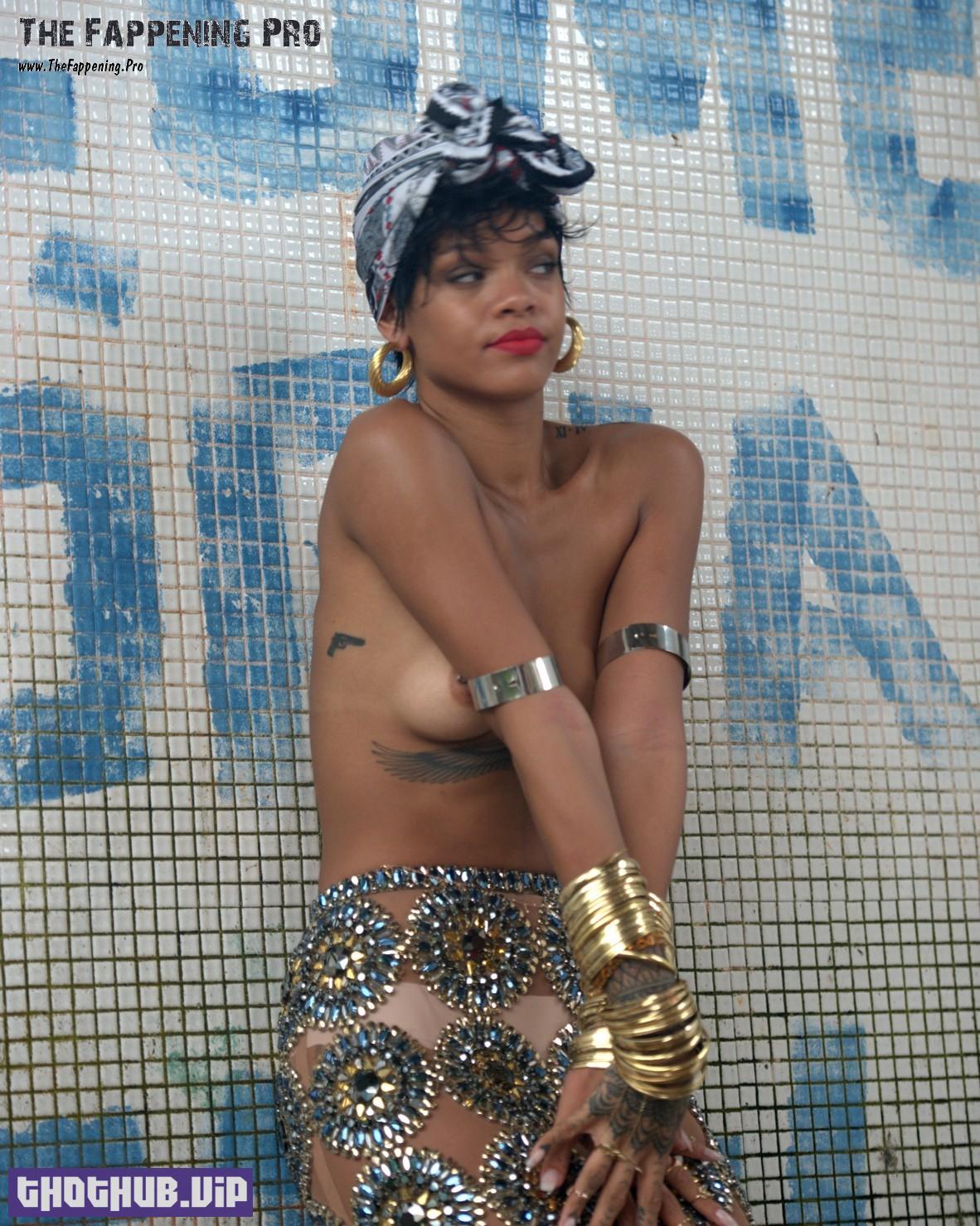 1694495603 967 Rihanna Nude Unpublished Outtakes From 2014 44 Photos