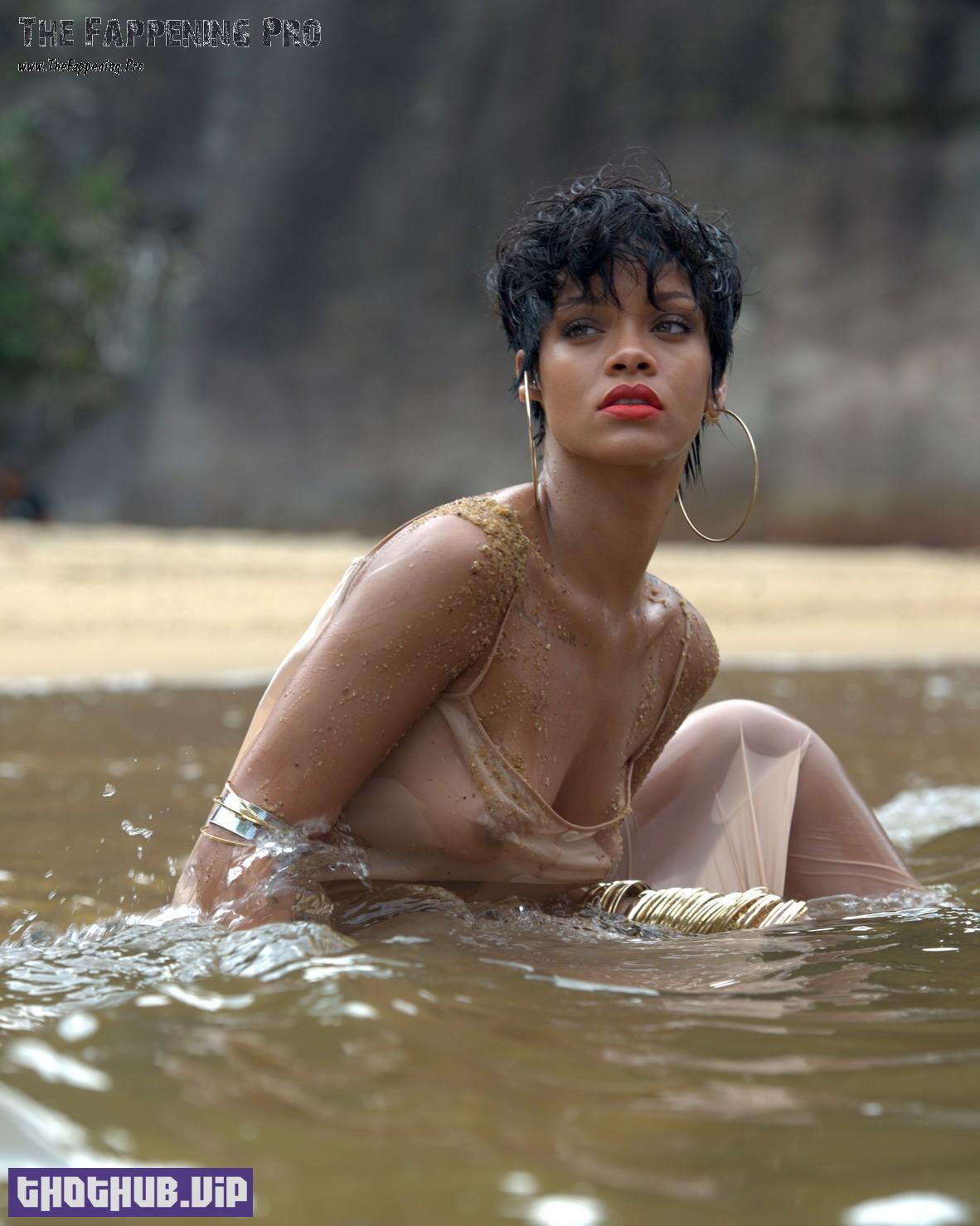 1694495665 960 Rihanna Nude Unpublished Outtakes From 2014 44 Photos