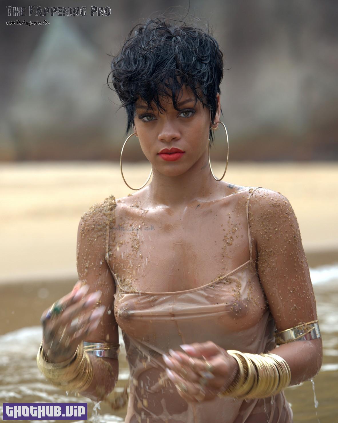 1694495666 114 Rihanna Nude Unpublished Outtakes From 2014 44 Photos