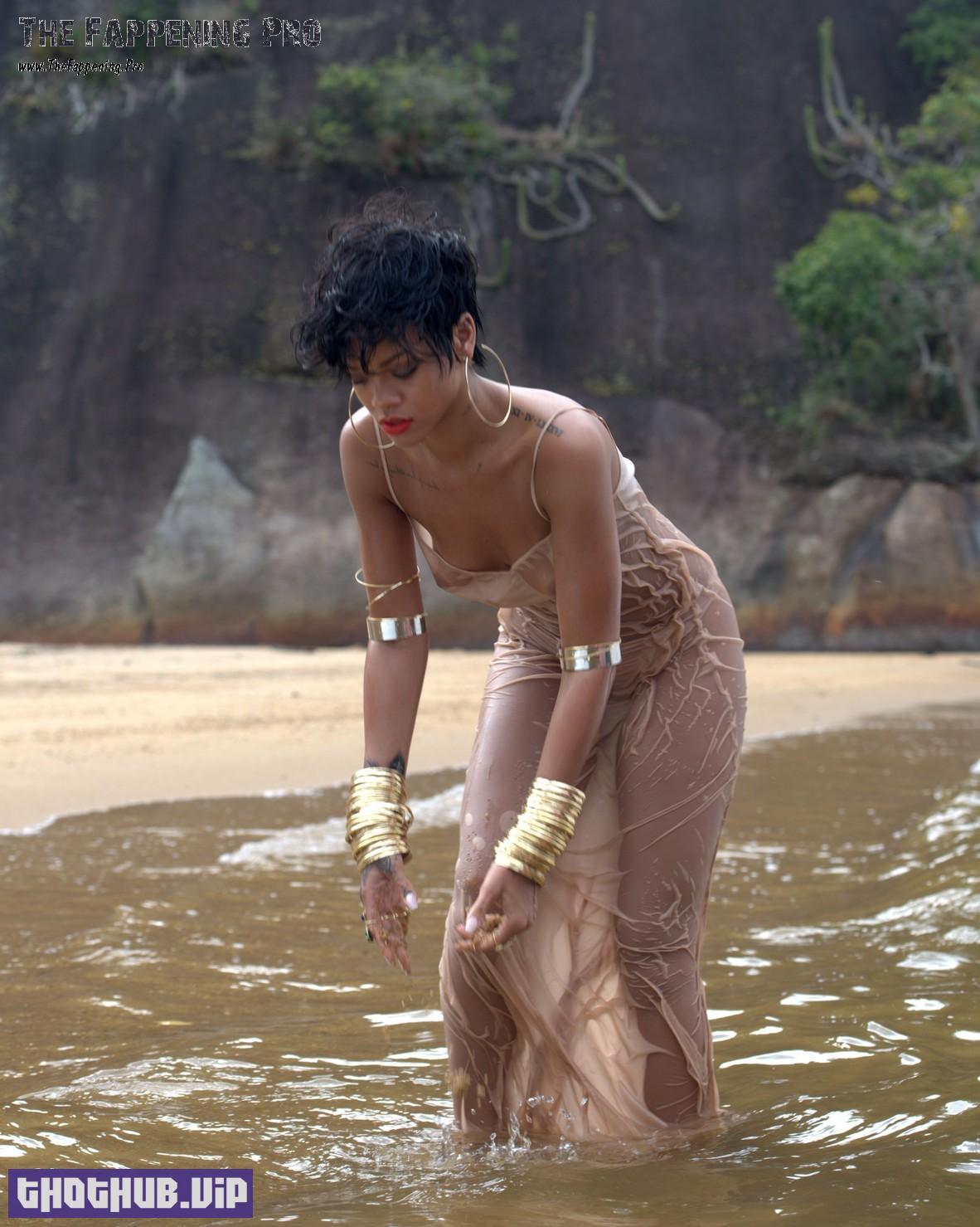 1694495674 947 Rihanna Nude Unpublished Outtakes From 2014 44 Photos