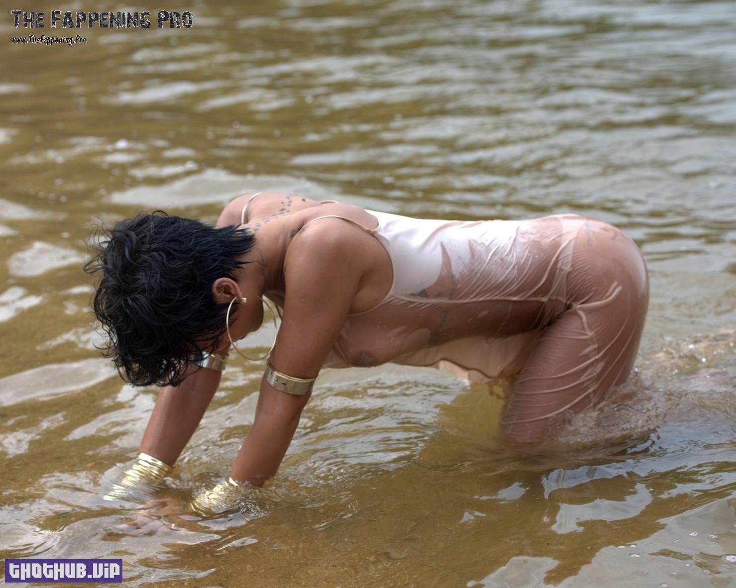 1694495685 780 Rihanna Nude Unpublished Outtakes From 2014 44 Photos