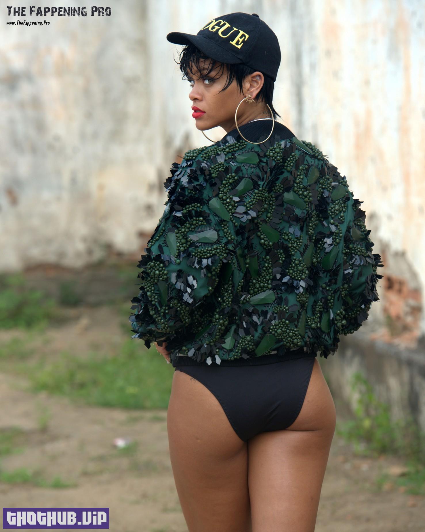 1694495695 18 Rihanna Nude Unpublished Outtakes From 2014 44 Photos