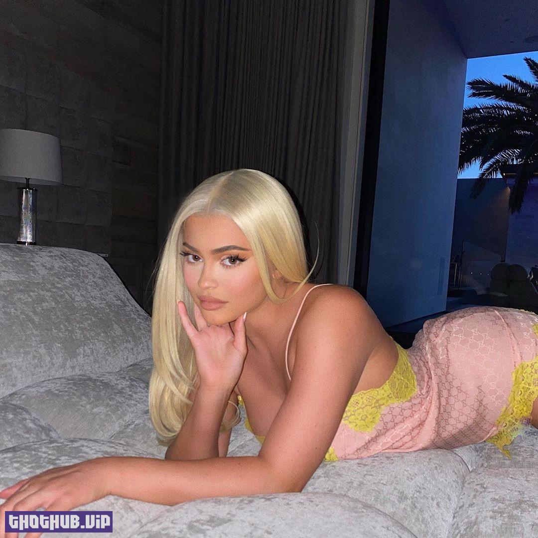 1694528512 521 Kylie Jenner Became A Sexy Blonde 4 Photos And Videos