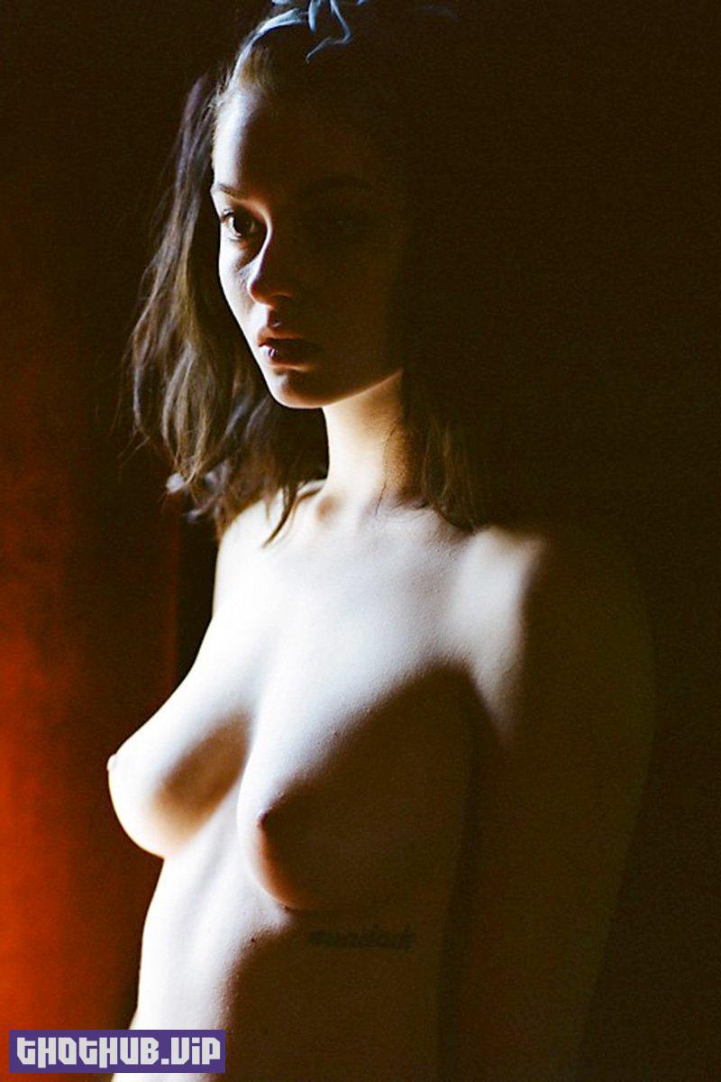Alina-Phillips-Naked-08