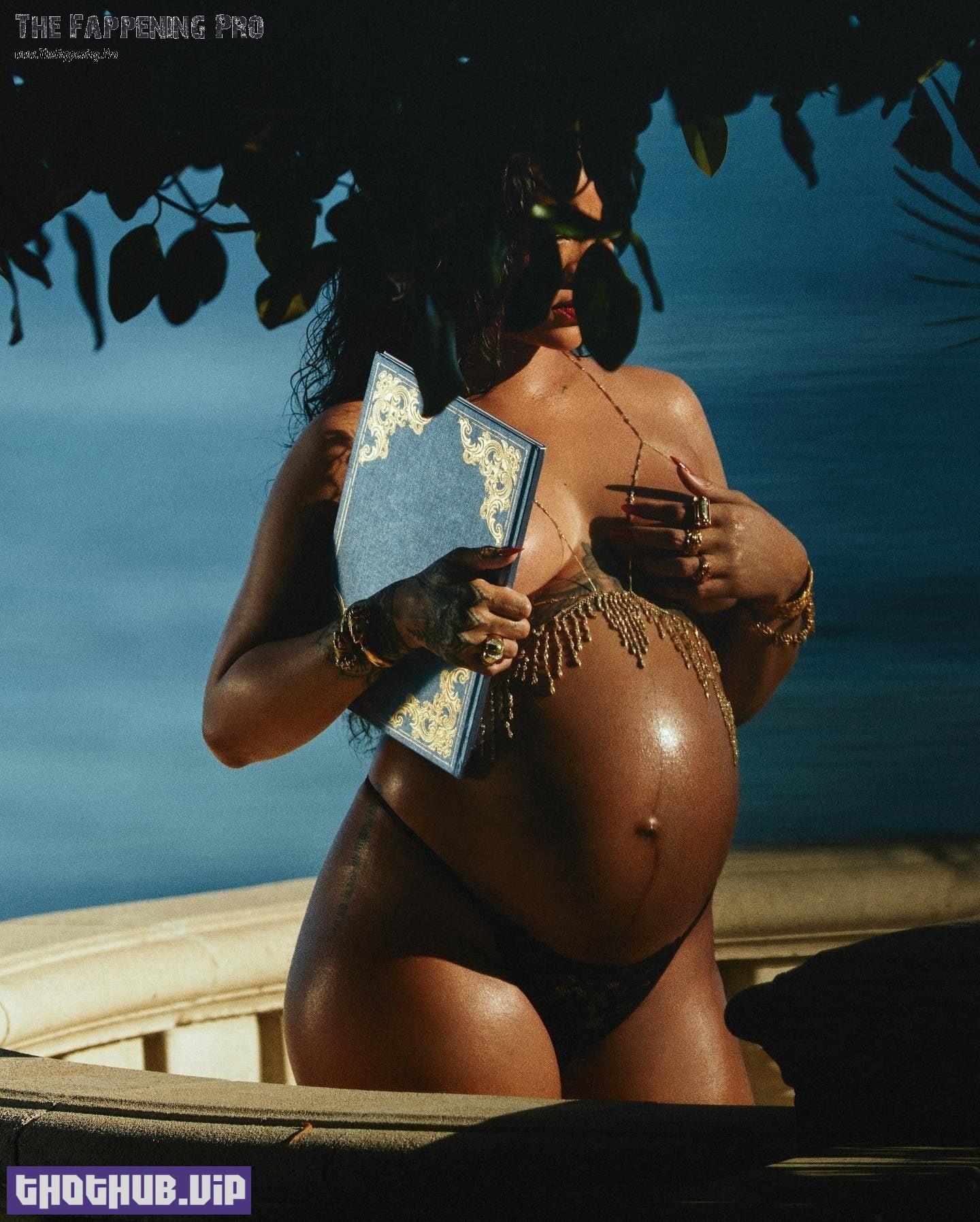 Rihanna Hufe Baby Bump