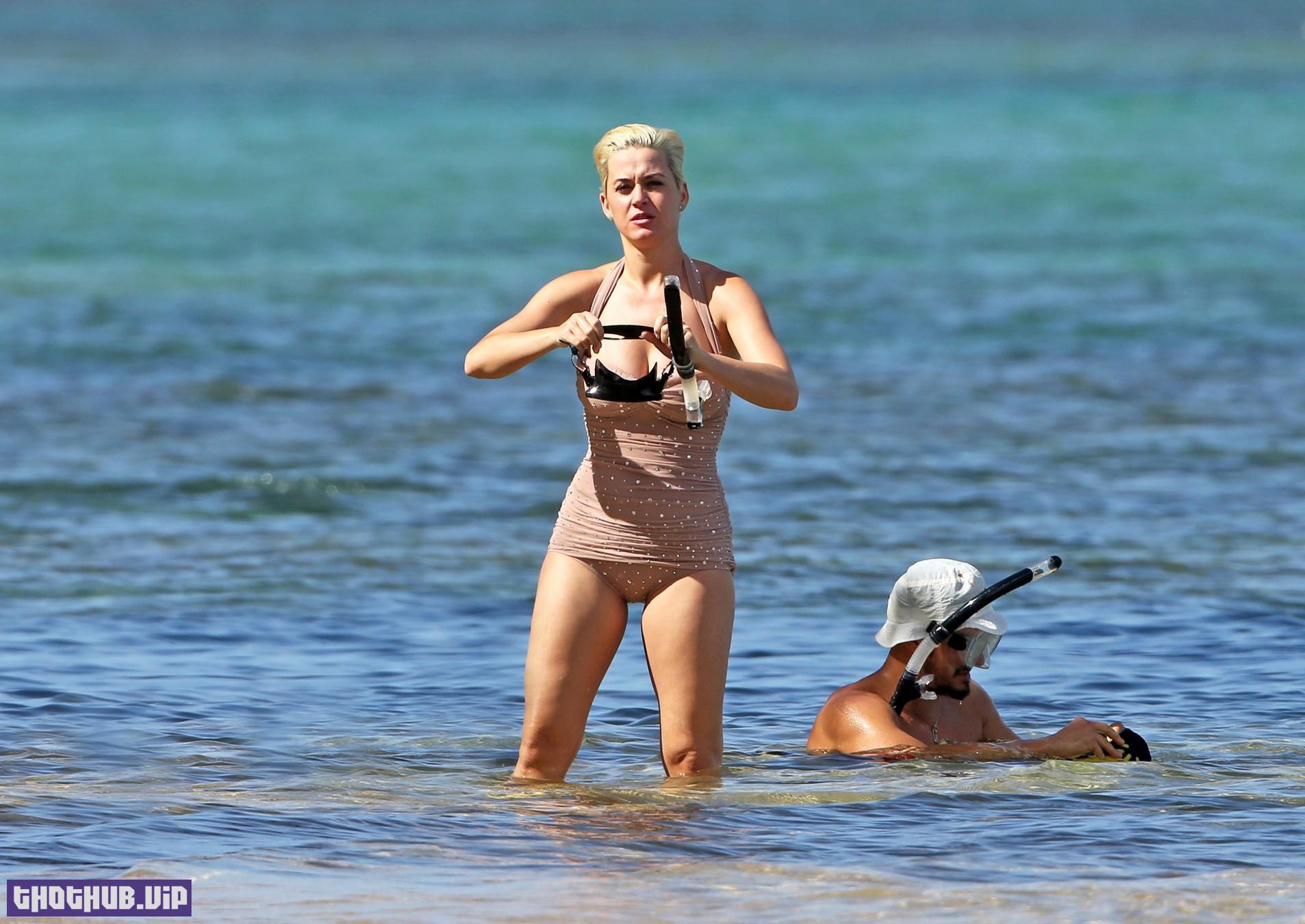 1697697788 307 Katy Perry Fappening Sexy in Hawaii 33 Photos