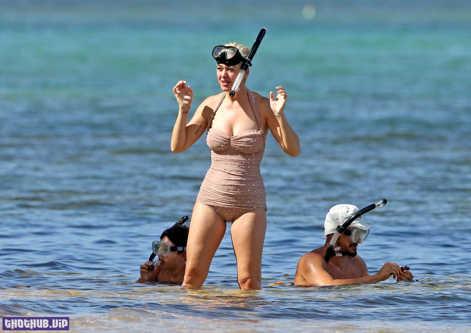 1697697884 995 Katy Perry Fappening Sexy in Hawaii 33 Photos