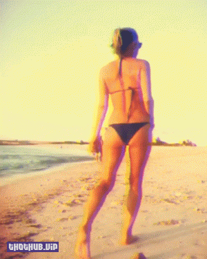 1697866711 996 Fergie Sexy in Bikini Photo Gif
