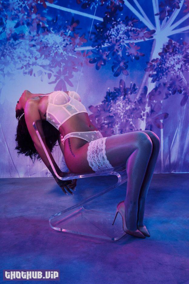 1700184645 138 Pregnant Rihanna Sexy In Savage X Fenty Lingerie 6 Photos