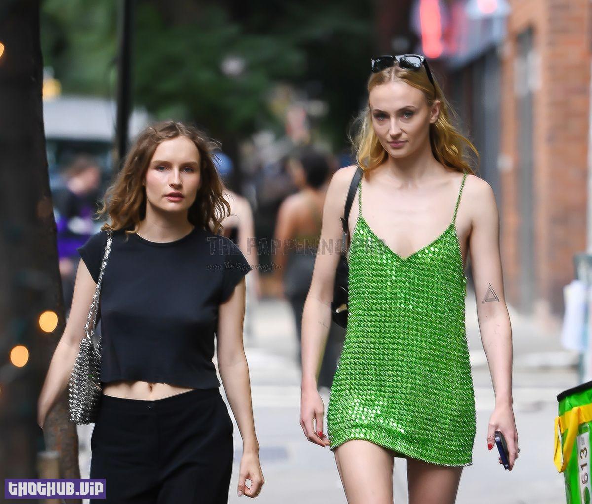 1701121888 846 Sophie Turner Sexy In Tiny Green Dress 8 Photos