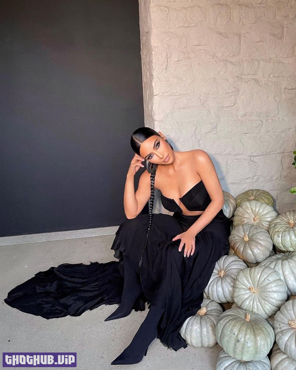 1701283093 947 Kim Kardashian Sexy In Black 12 Photos And Video