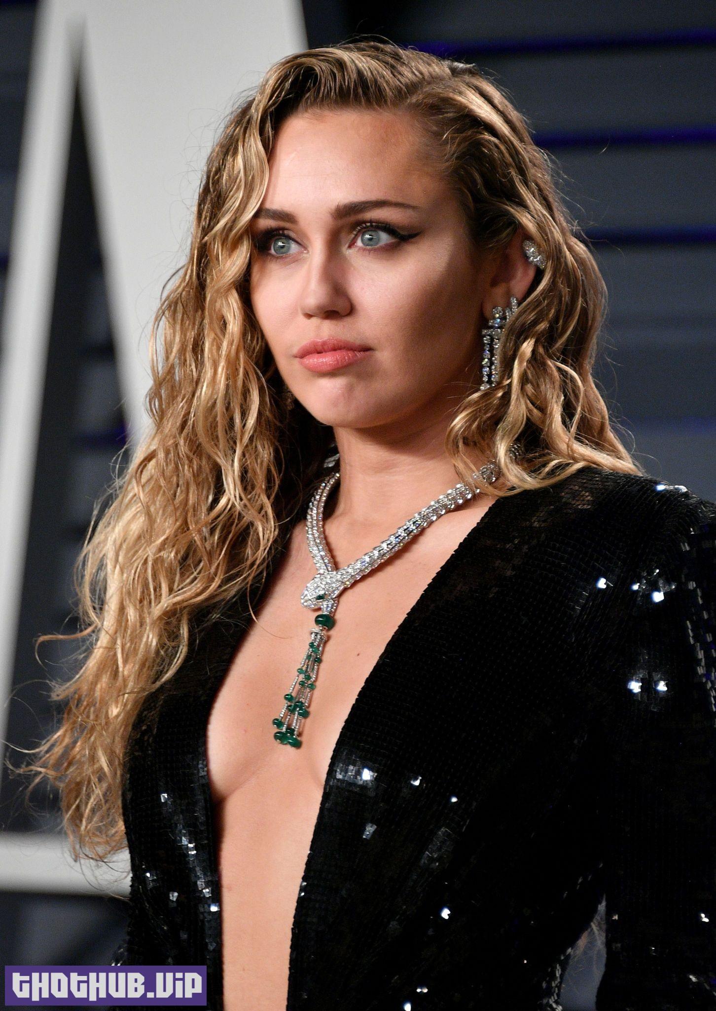 1701653808 910 Miley Cyrus TheFappening Sexy Sideboobs at Oscar Party