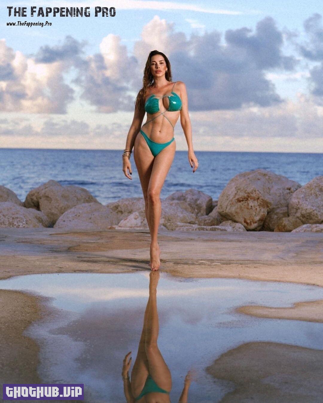 Aida Yespica In Bikini