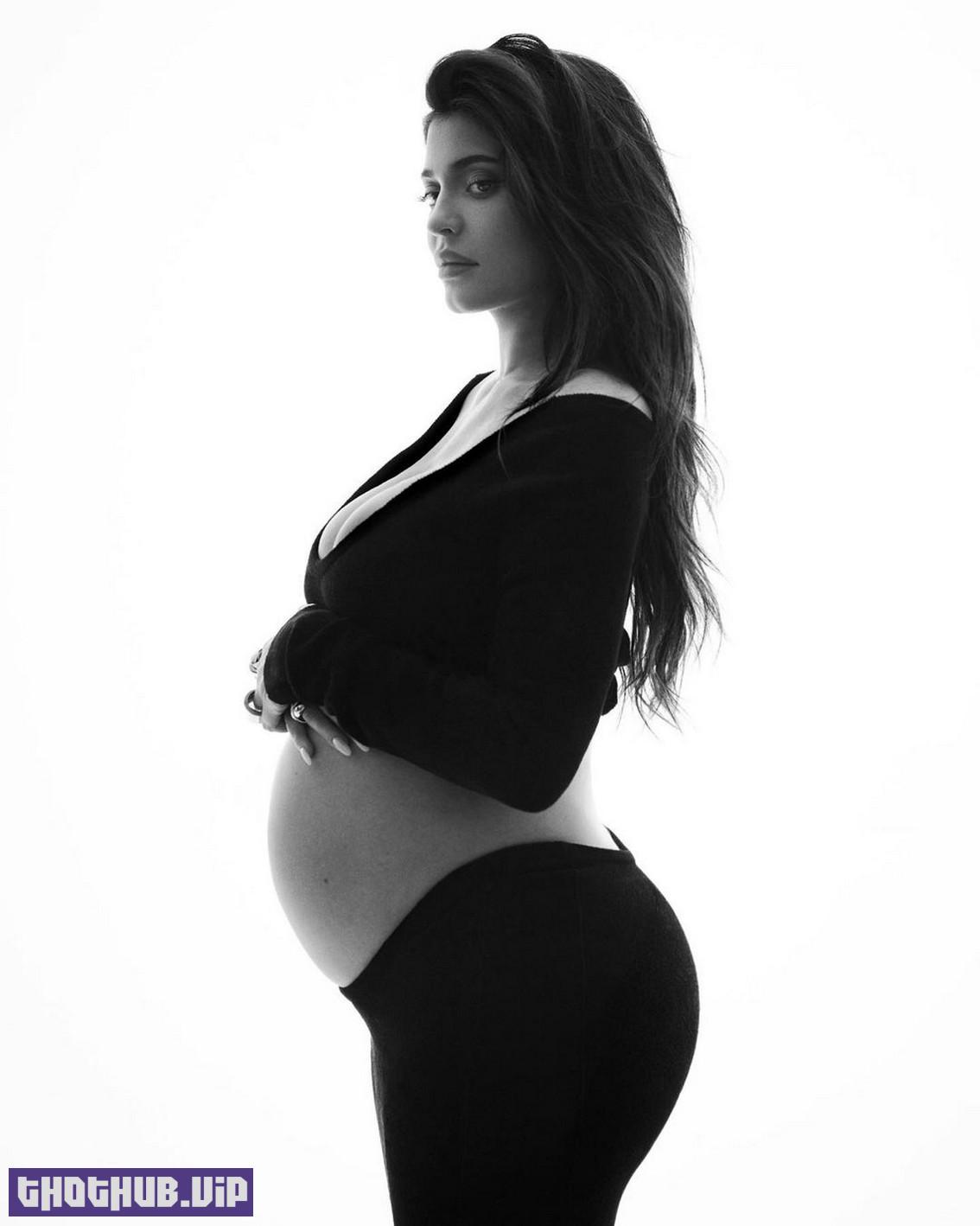 Kylie Jenner Sexy Pregnant