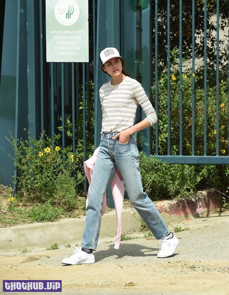 1707035245 546 Sisters Qualley And Andie MacDowell Walking In Closed Park 40