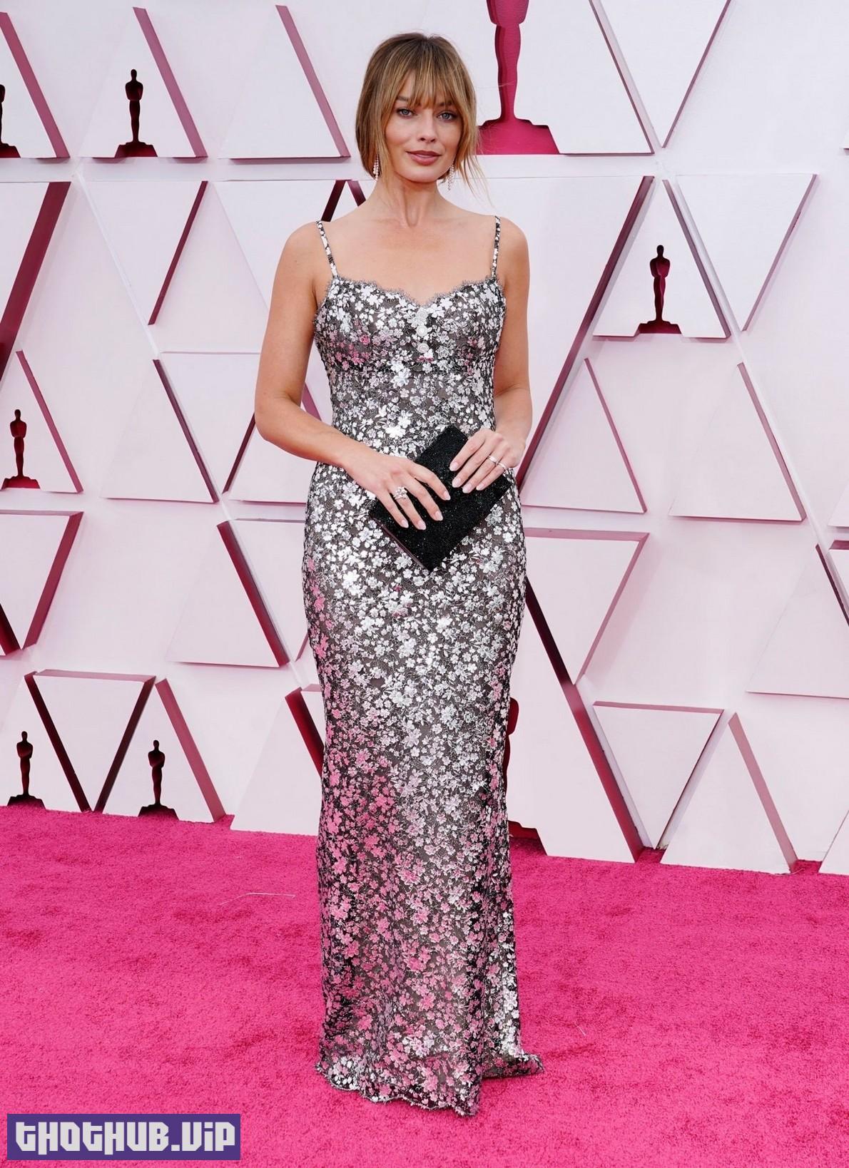 1707781855 45 Margot Robbie Sexy At Academy Awards 2021 19 Photos