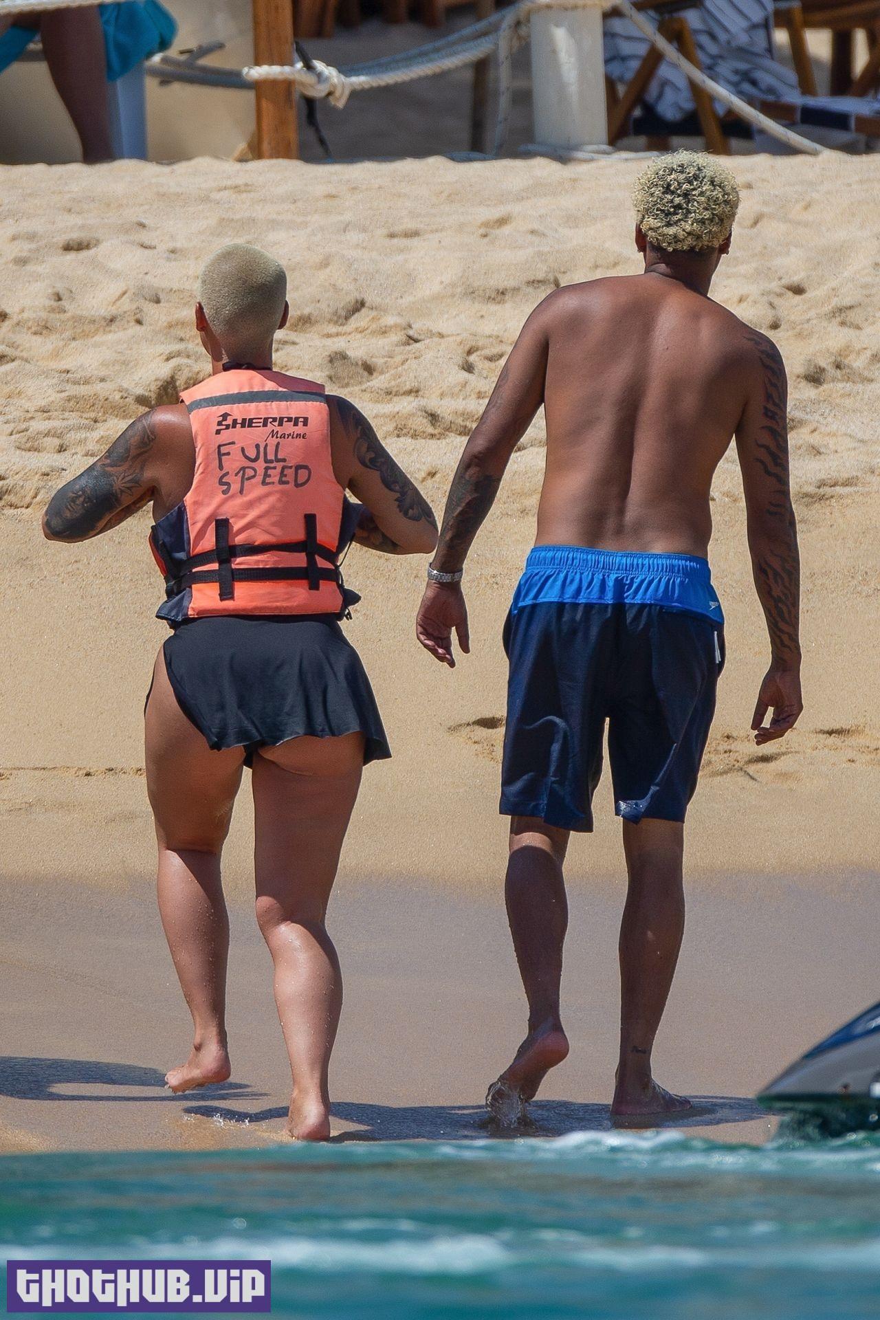 1708653030 661 Amber Rose And Two Sexy Girls On the Beach 13