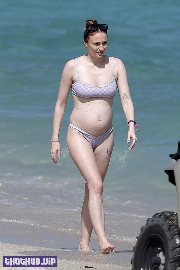 Sophie Turner Sexy Baby Bump
